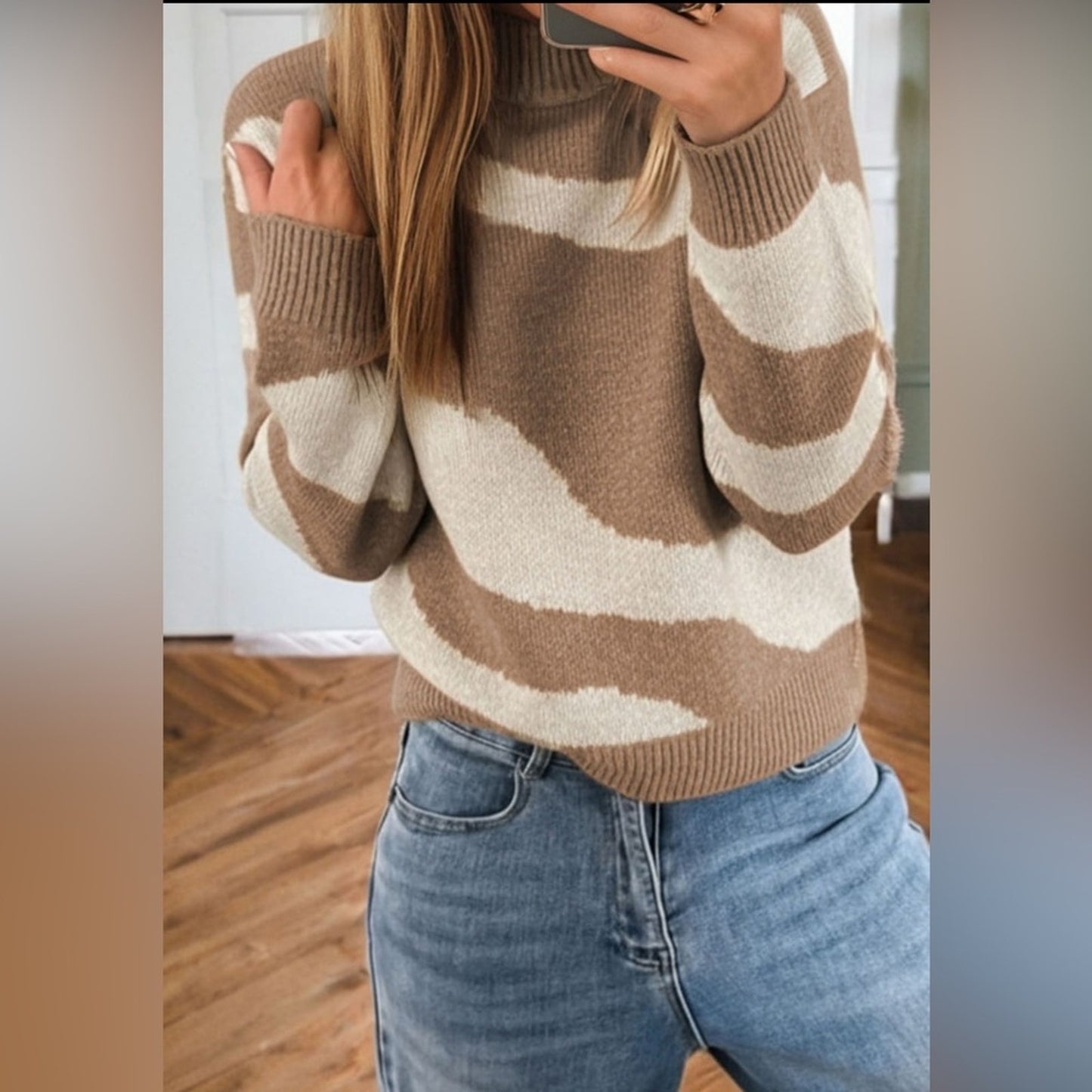 Savannah - Khaki abstract Sweater
